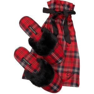 Victoria’s Secret Signature Satin Slipper